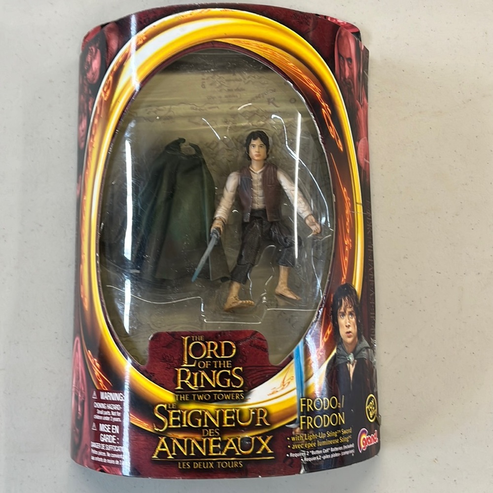 Lord of the rings Two Towers Frodo with light up Sting sword - Toy Biz